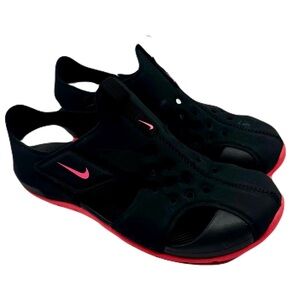 NIKE Sunray Protect Kids Black Sandals w Hot Pink Bottoms & Swoosh Logo 3Y